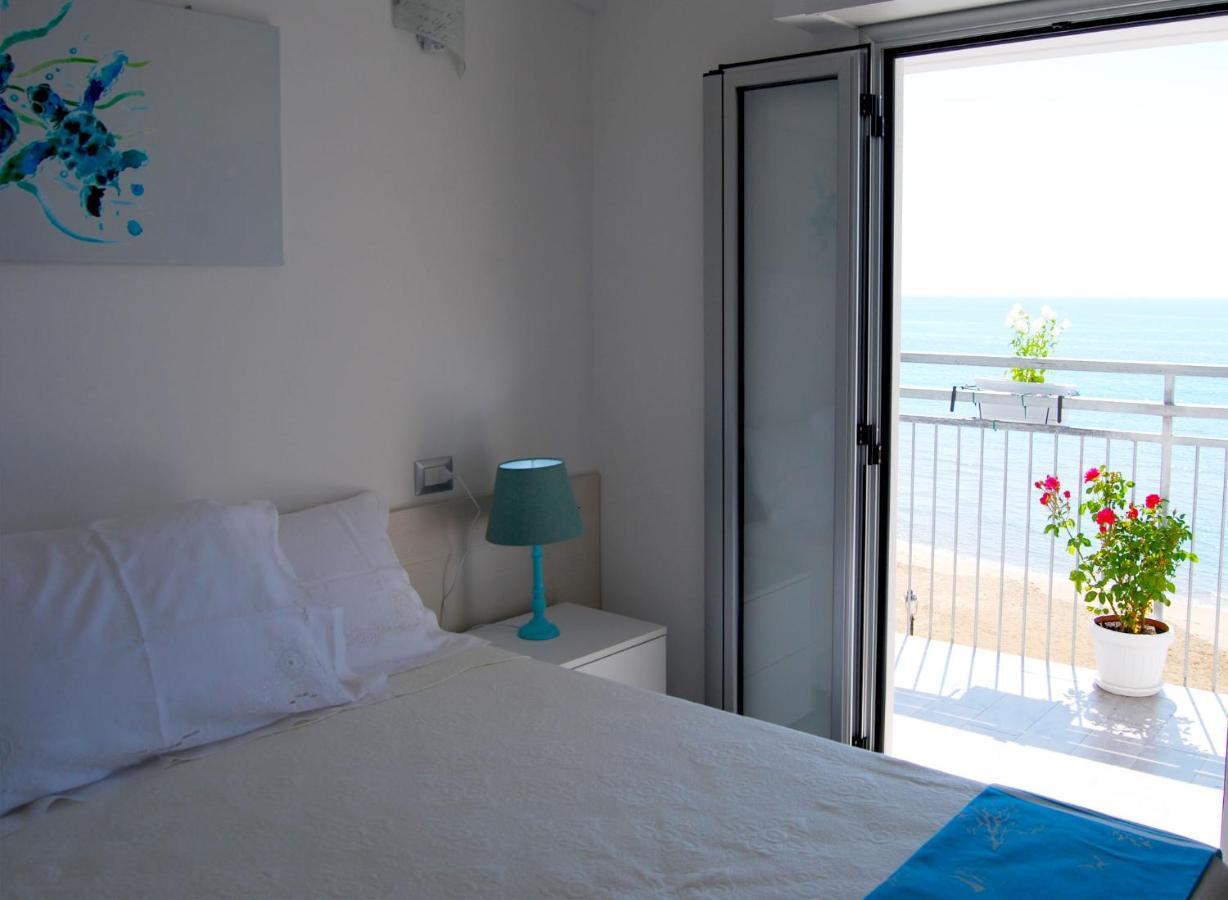 B&B Capo Rizzuto Fronte Mare Exterior photo